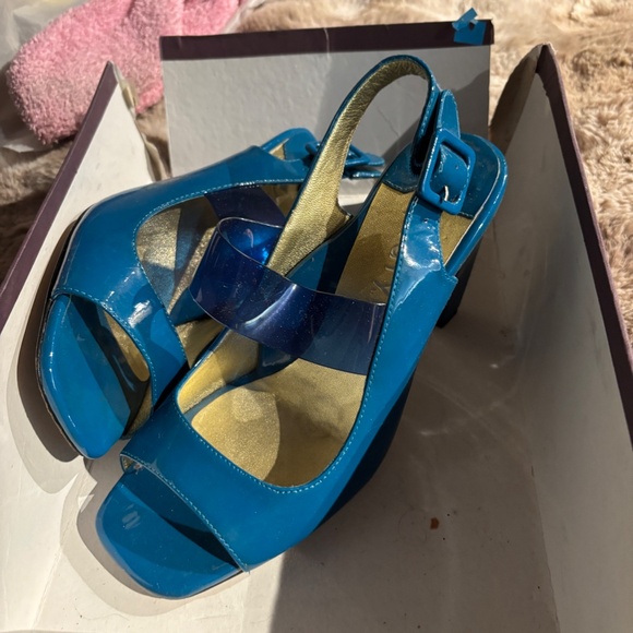 Taryn Cool Blue - Picture 2 of 3